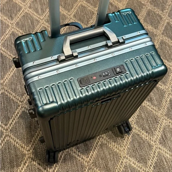 Nobl Elegant Green Rolling Technical Suitcase - Picture 6 of 11